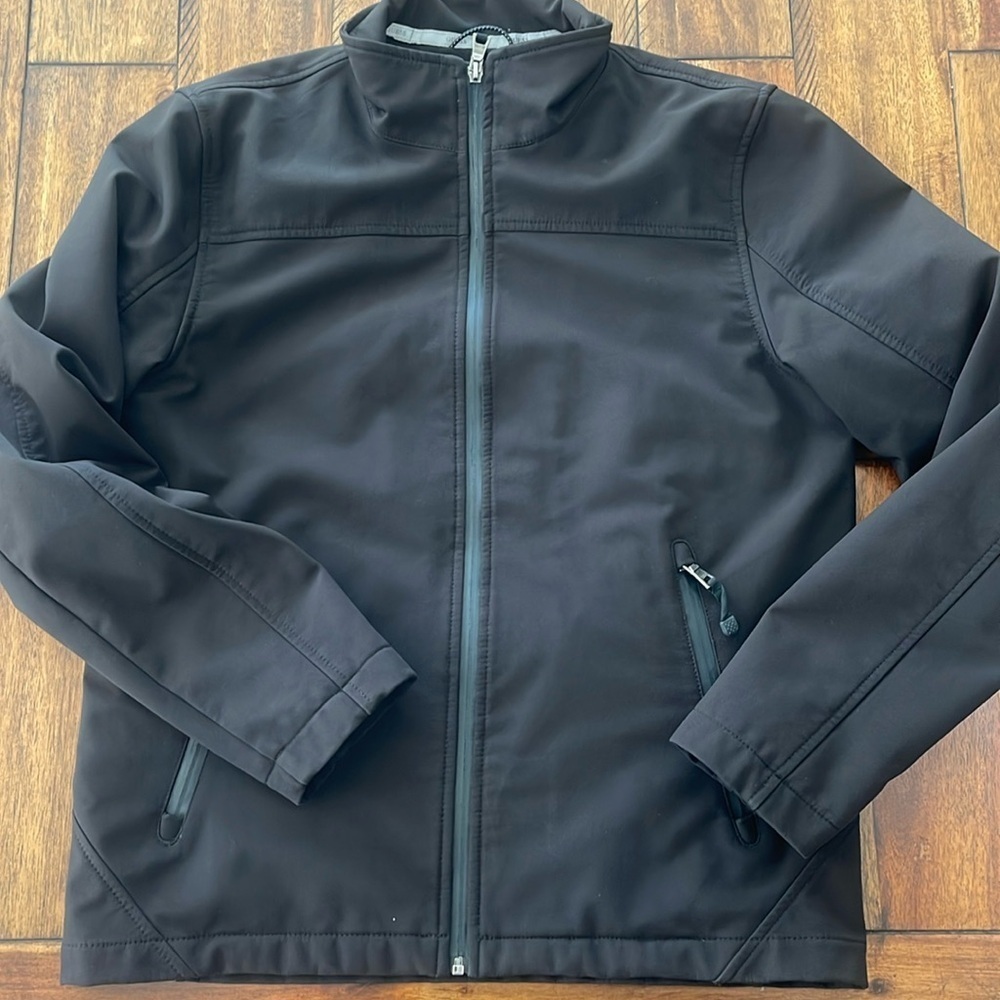 Guess men’s soft shell black nylon full zip up jacket size M